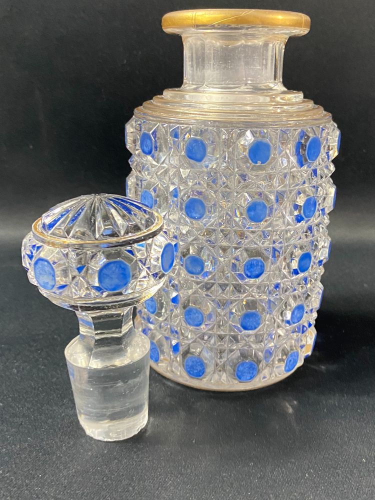 Bottiglia di profumo, fine XIX/inizio XX secolo, modello in cristallo BACCARAT, diamanti e pietre