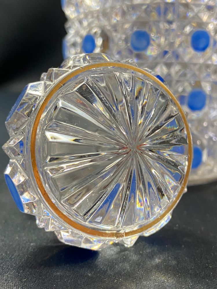 Bottiglia di profumo, fine XIX/inizio XX secolo, modello in cristallo BACCARAT, diamanti e pietre