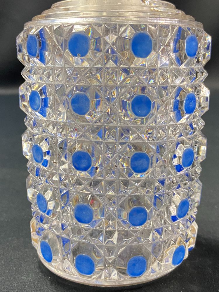 Bottiglia di profumo, fine XIX/inizio XX secolo, modello in cristallo BACCARAT, diamanti e pietre