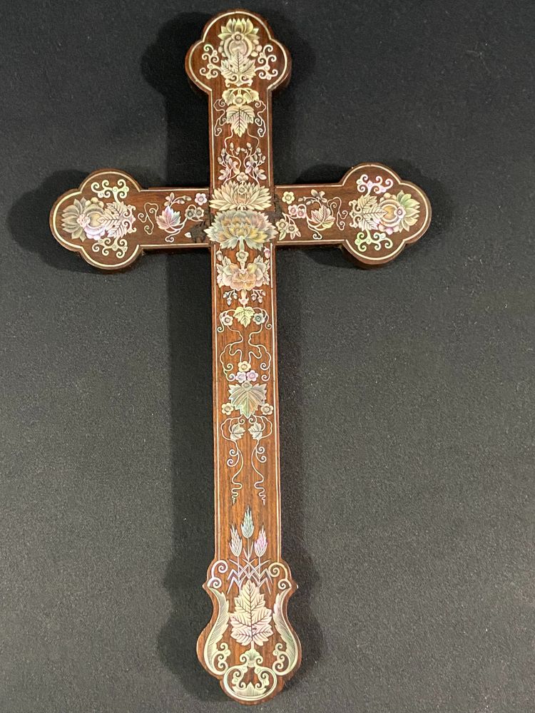 Mahogany apostolic cross inlaid with mother-of-pearl Macao Tonkin Indochina 19th century China