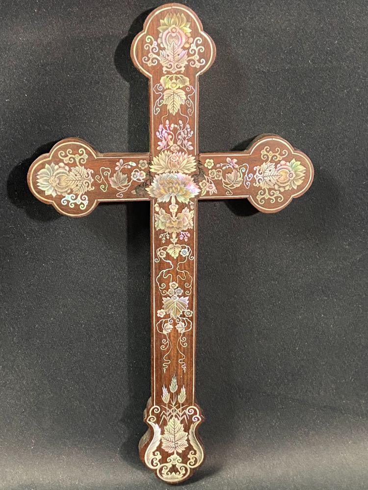 Mahogany apostolic cross inlaid with mother-of-pearl Macao Tonkin Indochina 19th century China