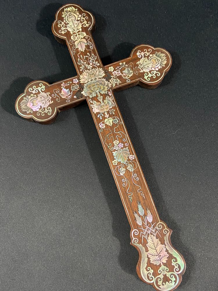 Mahogany apostolic cross inlaid with mother-of-pearl Macao Tonkin Indochina 19th century China