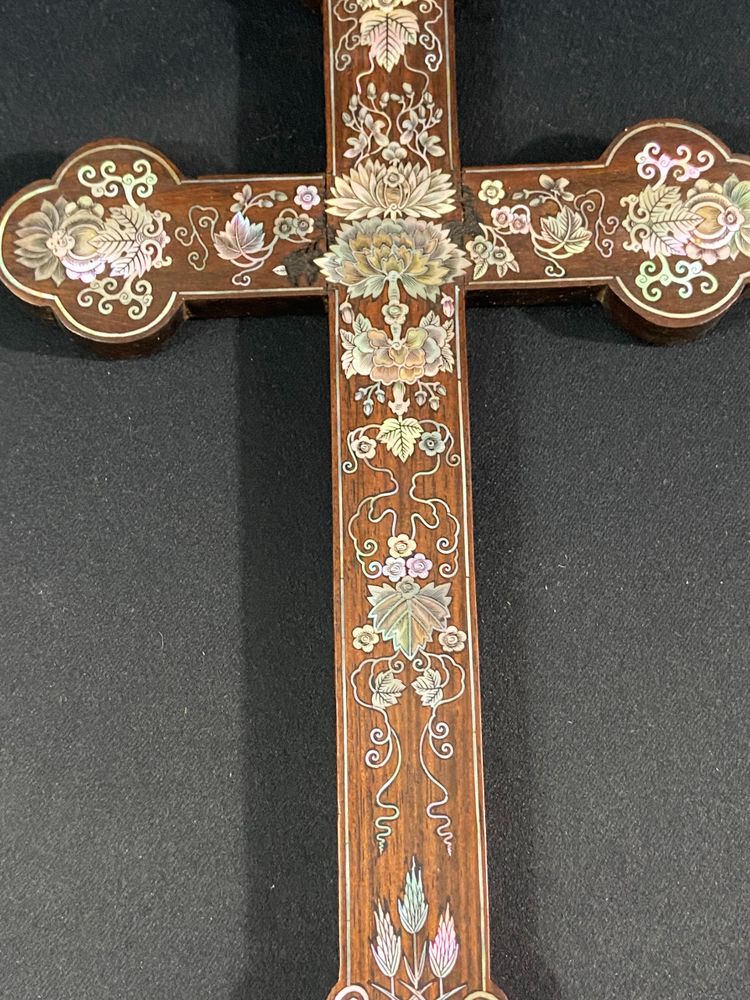 Mahogany apostolic cross inlaid with mother-of-pearl Macao Tonkin Indochina 19th century China