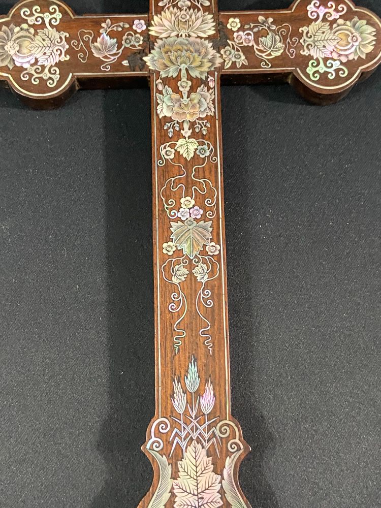 Mahogany apostolic cross inlaid with mother-of-pearl Macao Tonkin Indochina 19th century China