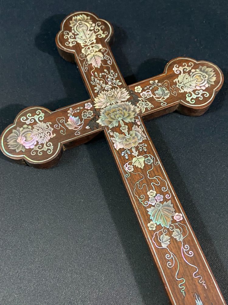 Mahogany apostolic cross inlaid with mother-of-pearl Macao Tonkin Indochina 19th century China