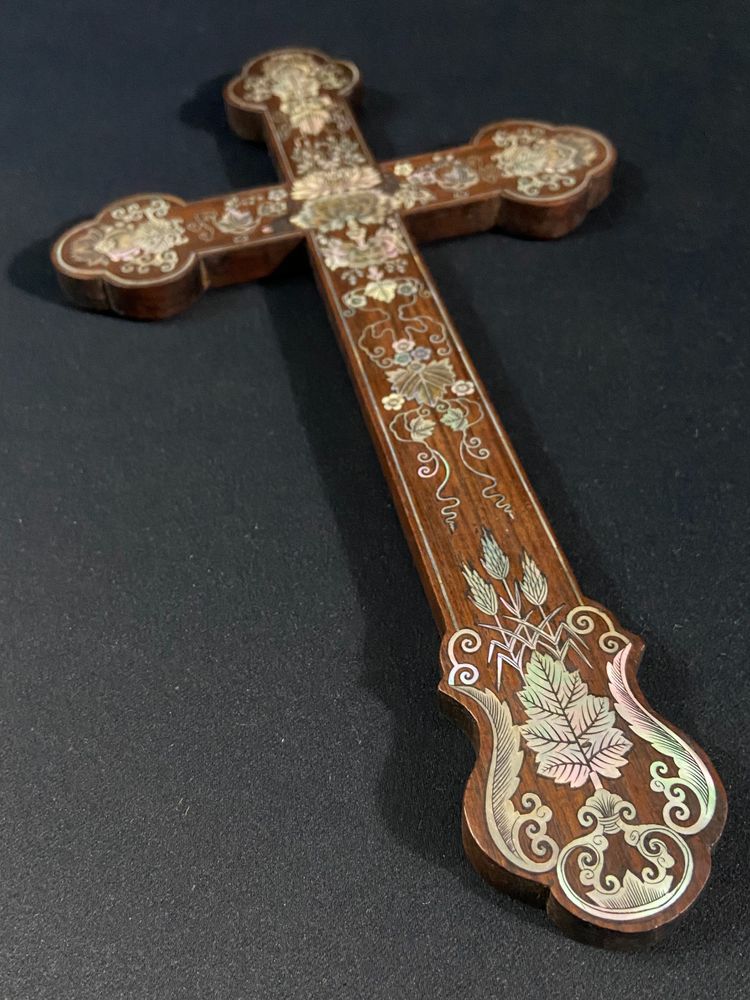 Mahogany apostolic cross inlaid with mother-of-pearl Macao Tonkin Indochina 19th century China