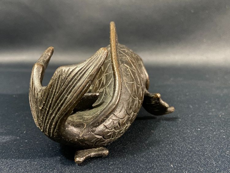 Sujet mit Karpfen aus Bronze Japan Meiji Ende 19.