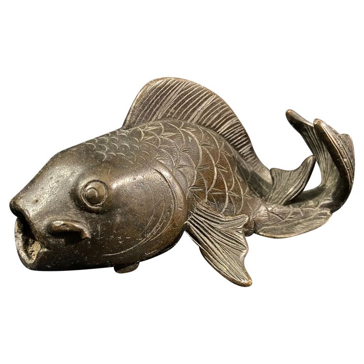 Sujet mit Karpfen aus Bronze Japan Meiji Ende 19.