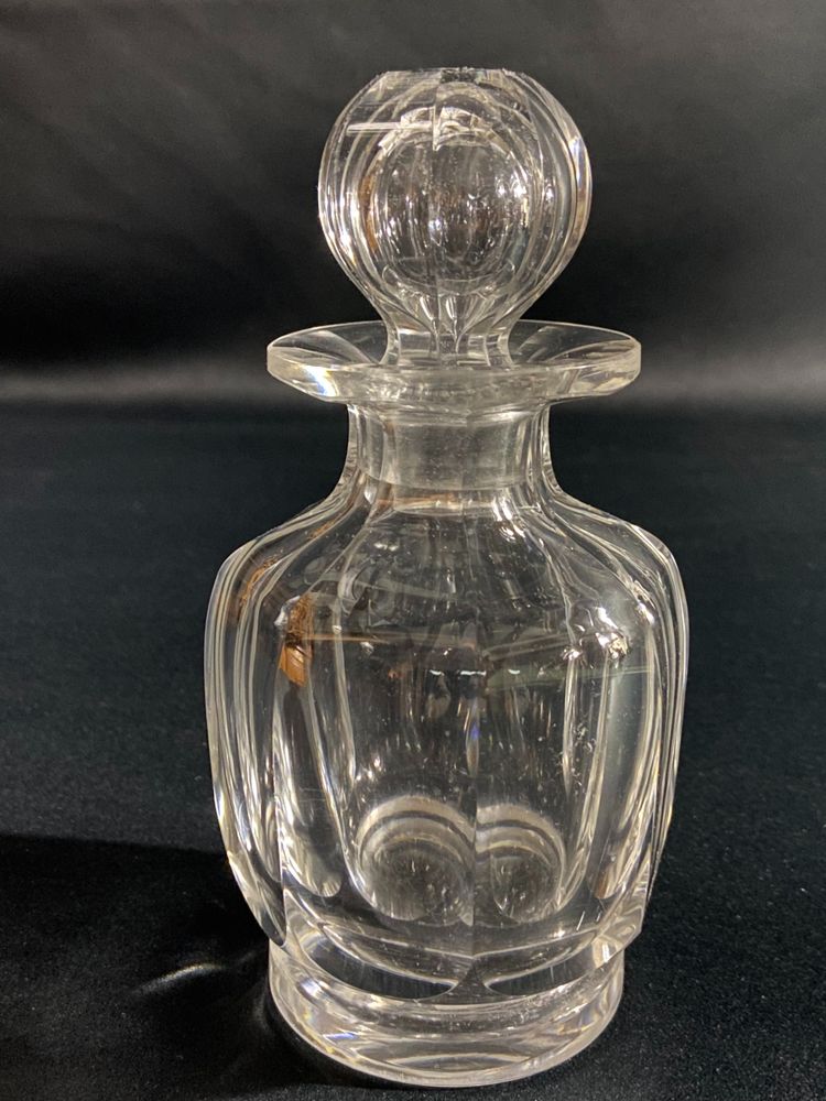 Large crystal perfume bottle signed Baccarat, Malmaison model