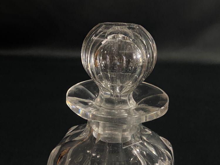 Large crystal perfume bottle signed Baccarat, Malmaison model
