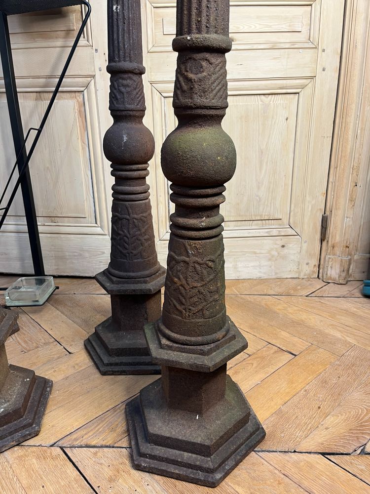 Cast-iron hitch bracket