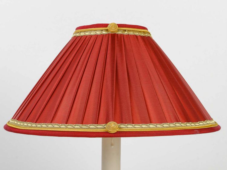 Coppia di candelieri in ormù di epoca Luigi XVI con decorazione a scanalature, montati in lampade.