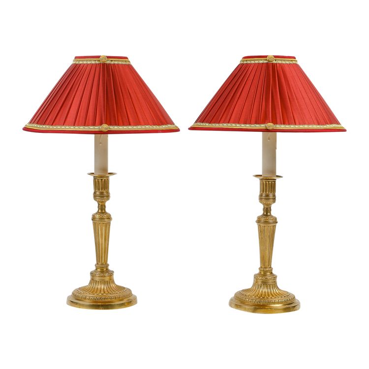 Coppia di candelieri in ormù di epoca Luigi XVI con decorazione a scanalature, montati in lampade.