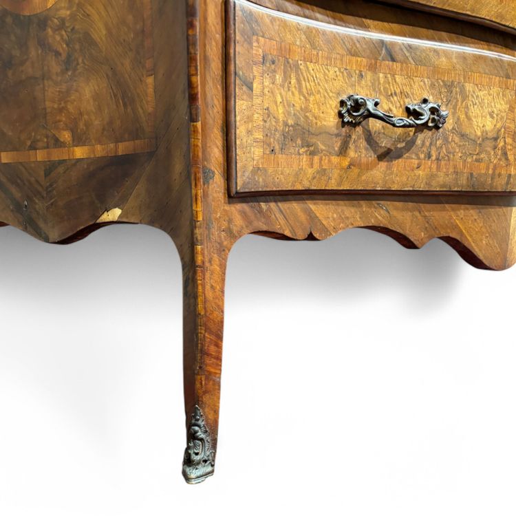 Importante commode marquetée Louis XV
