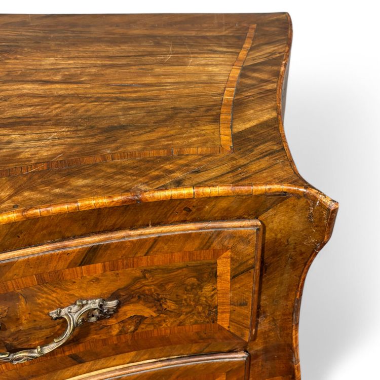 Importante commode marquetée Louis XV