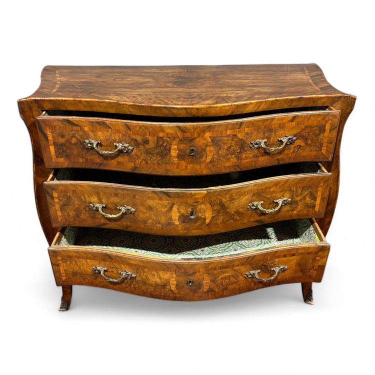 Importante commode marquetée Louis XV