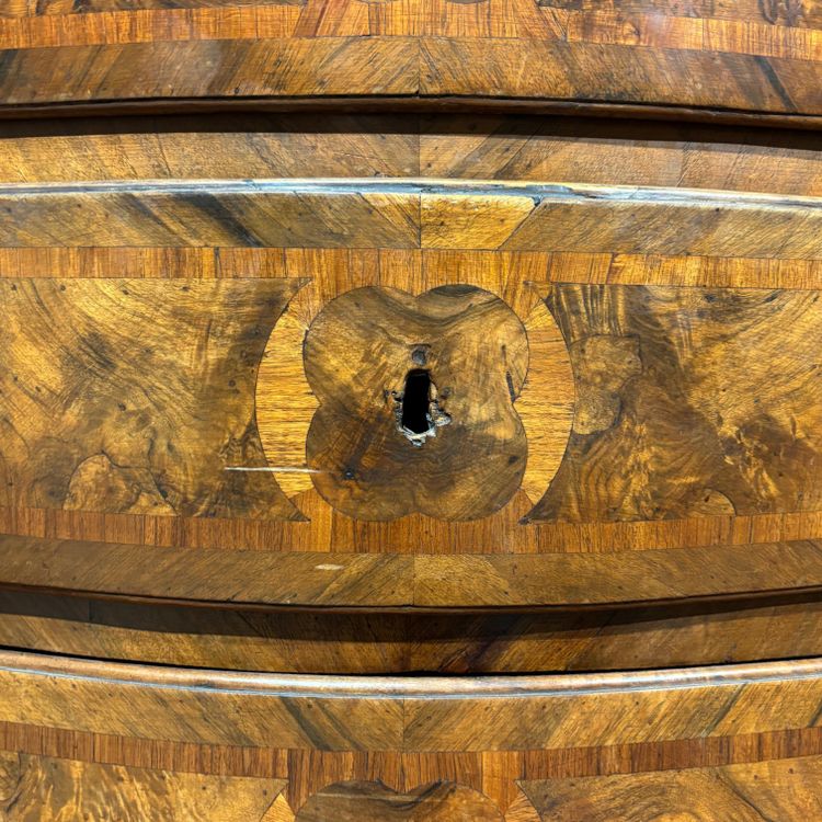 Importante commode marquetée Louis XV