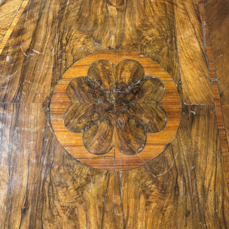 Importante commode marquetée Louis XV