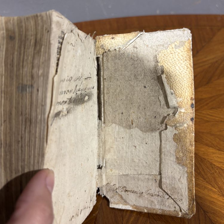 Livre ancien "Flos Latinitatis" de 1687