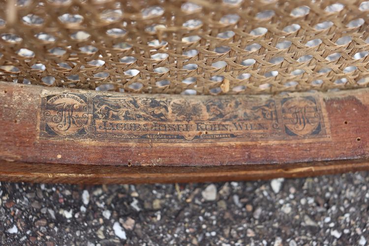 Pair De Chaises en Bois Courbé De Kohn Modèle 33