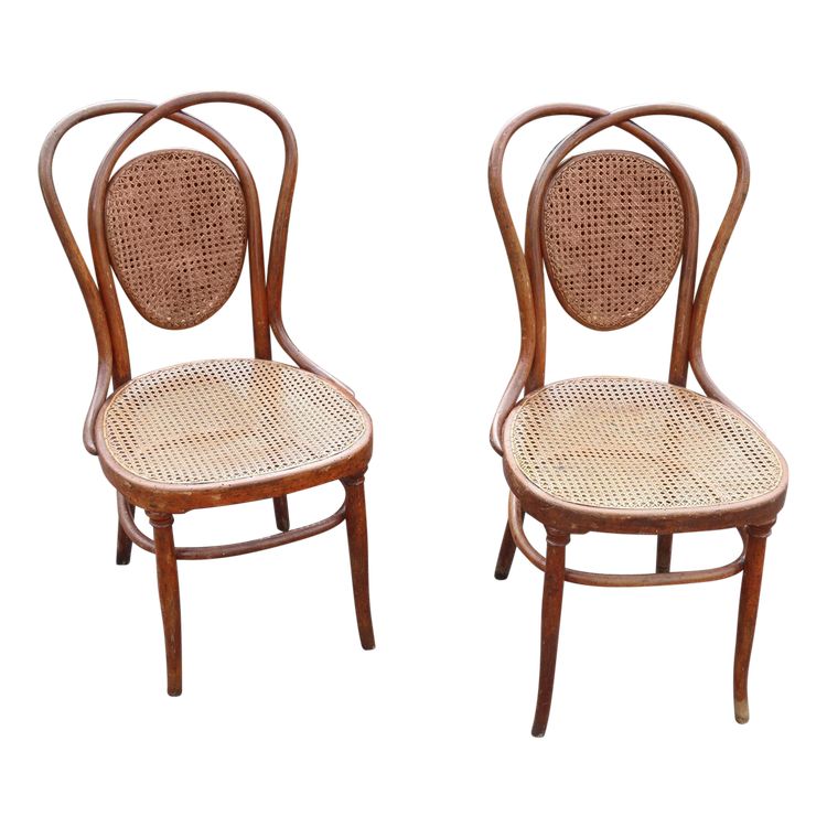 Pair De Chaises en Bois Courbé De Kohn Modèle 33