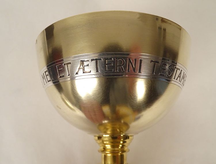 Chalice Paten Silver Vermeillé Minerve Maison Evellin Rennes Crucifixion XXth century