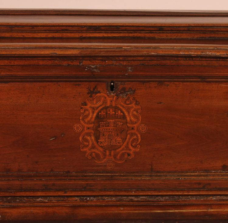 Coffre Cassone ou de mariage de la renaissance Italienne En Noyer -16° Siècle Avec Blason
