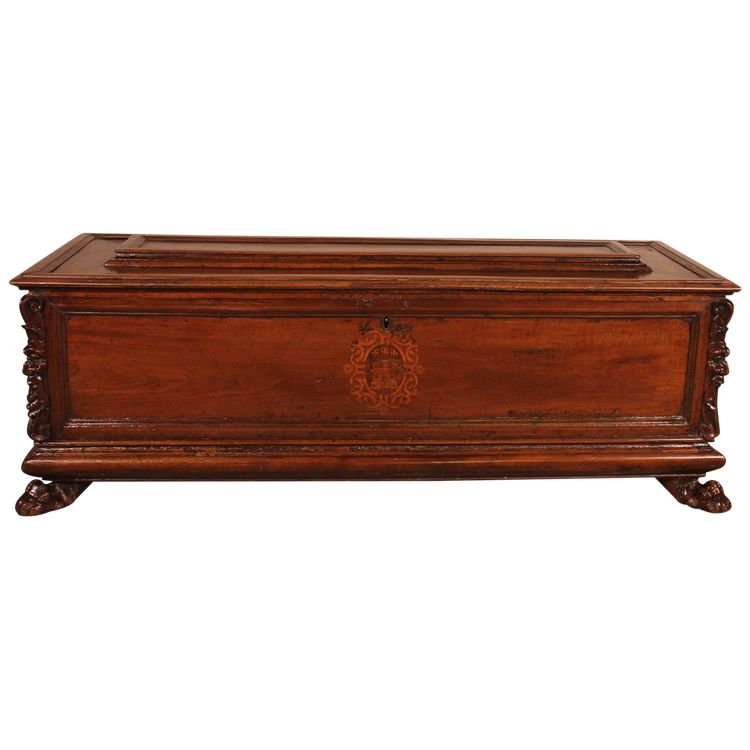 Coffre Cassone ou de mariage de la renaissance Italienne En Noyer -16° Siècle Avec Blason
