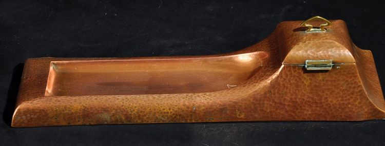 Federhalter aus gehämmertem Kupfer - Arts and Crafts-Bewegung, Anfang 20.