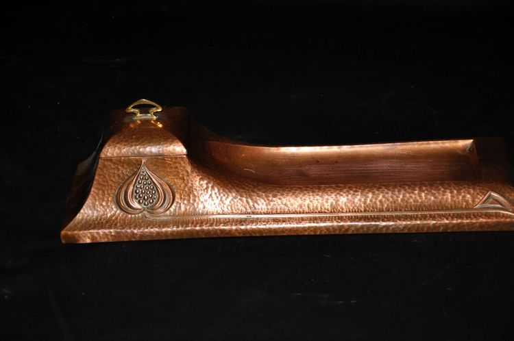 Federhalter aus gehämmertem Kupfer - Arts and Crafts-Bewegung, Anfang 20.