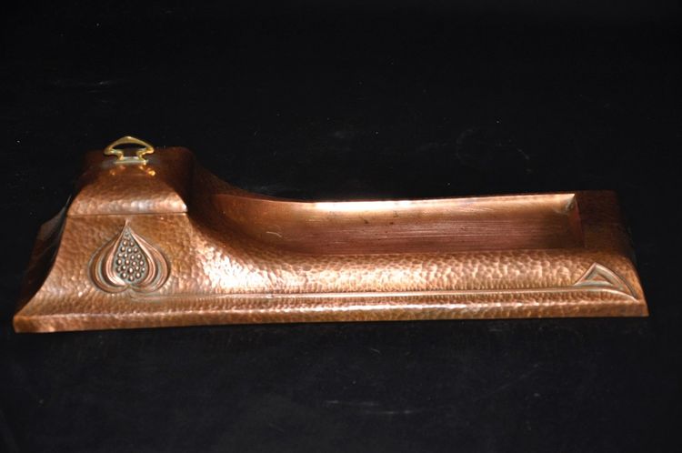 Federhalter aus gehämmertem Kupfer - Arts and Crafts-Bewegung, Anfang 20.