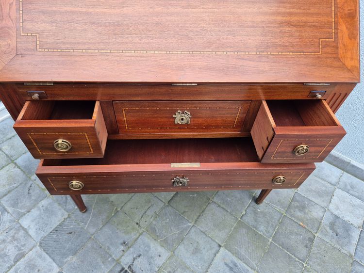 Bureau de pente en marqueterie style Louis XVI