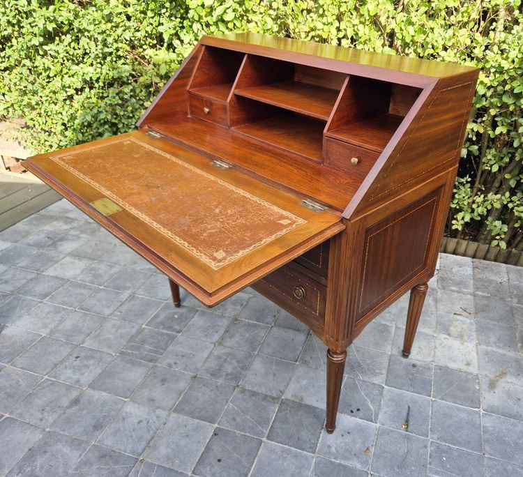 Bureau de pente en marqueterie style Louis XVI