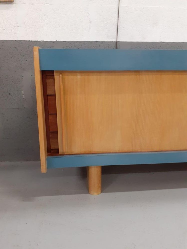 Grande credenza, 1950 circa, in frassino e laminato, nello stile di Charlotte Perriand