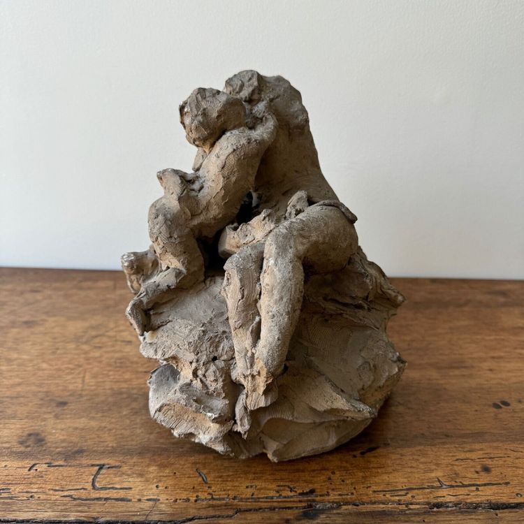Calco in gesso di laboratorio di Ch. Filleul, bambino che abbraccia una donna nuda, XX secolo