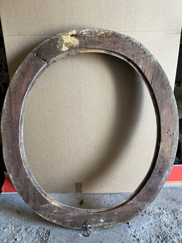 18th century oval frame in gilded wood