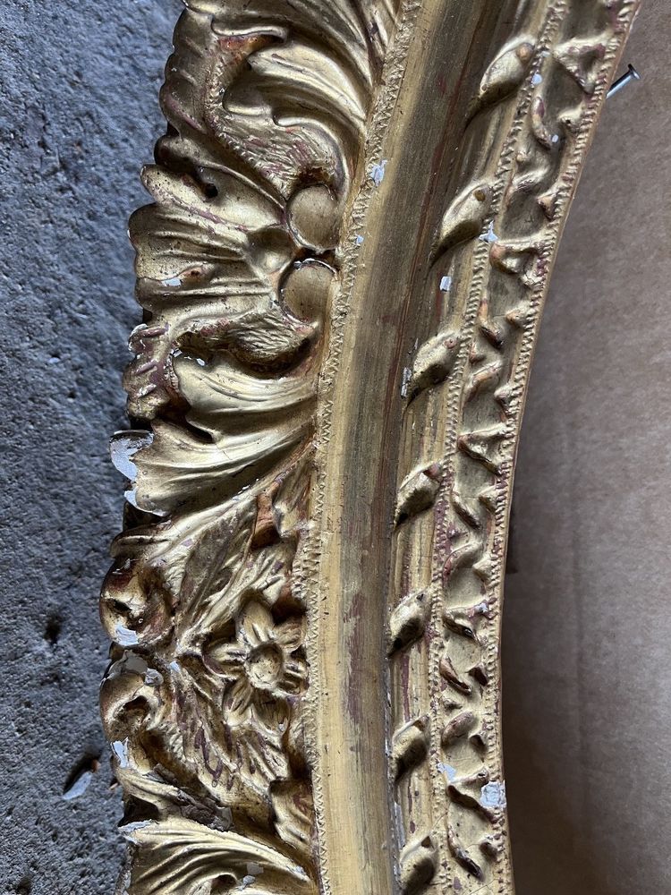 18th century oval frame in gilded wood