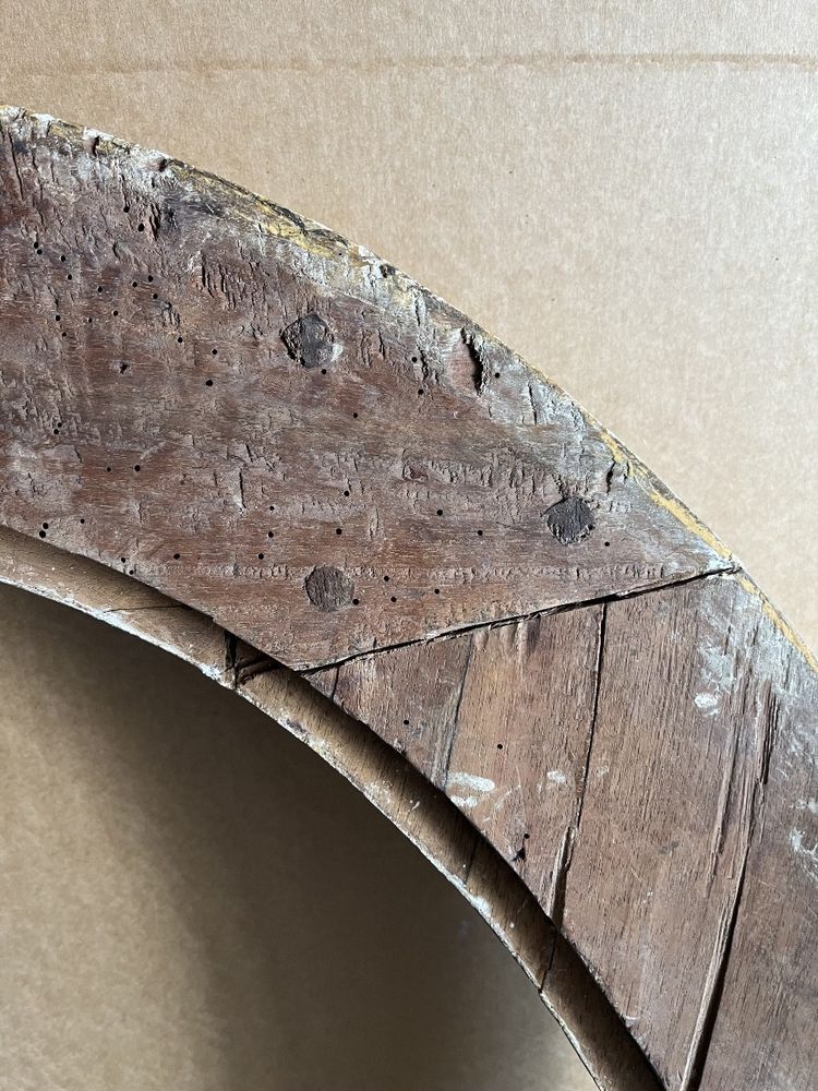 18th century oval frame in gilded wood