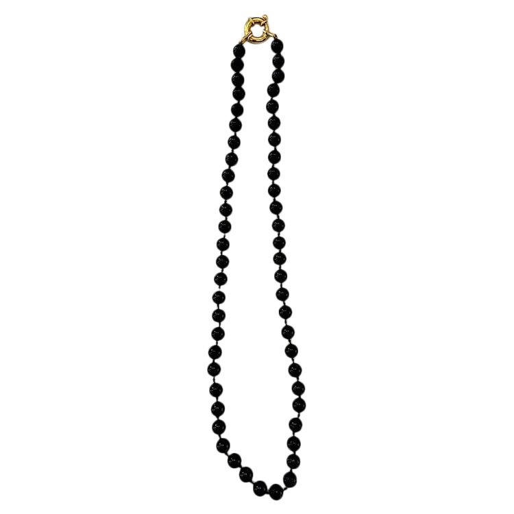 Schwarze Perlenkette und Befestigung aus 18k Gold