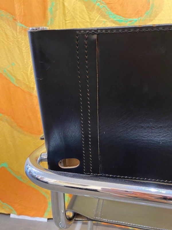Fauteuil en cuir noir et chrome - Edition des années 80