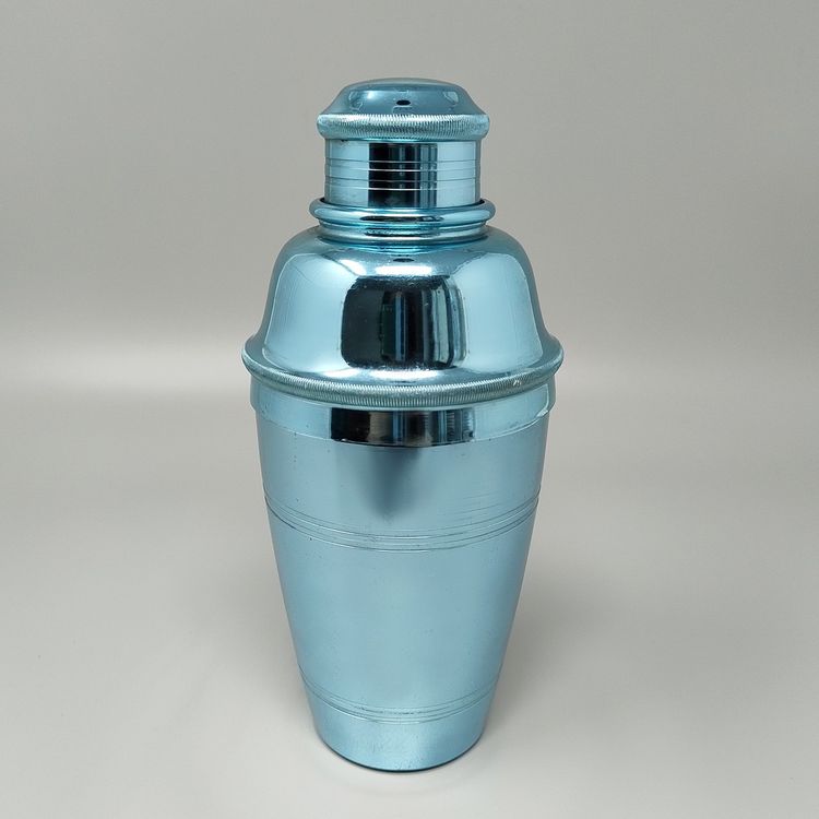 1960s Gorgeous Light Blue Cocktail Shaker by Lumium in Pure Aluminum. Fabriqué en Angleterre