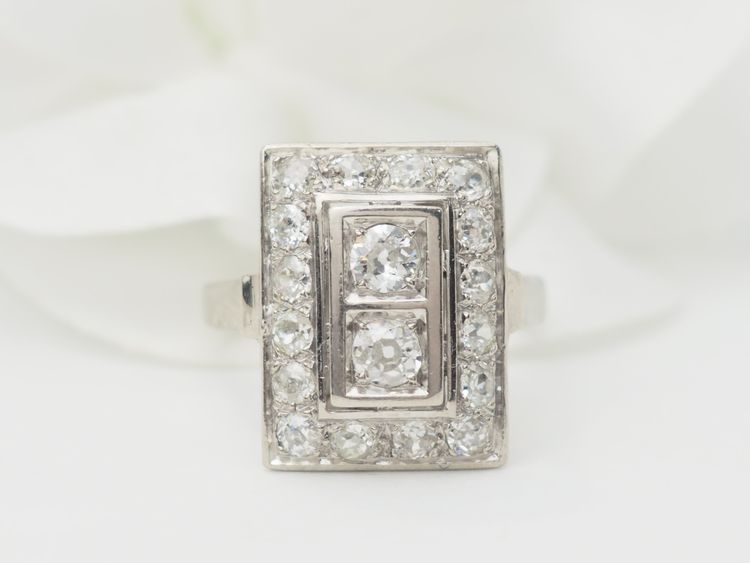 Art Deco ring in white gold and platinum, diamonds