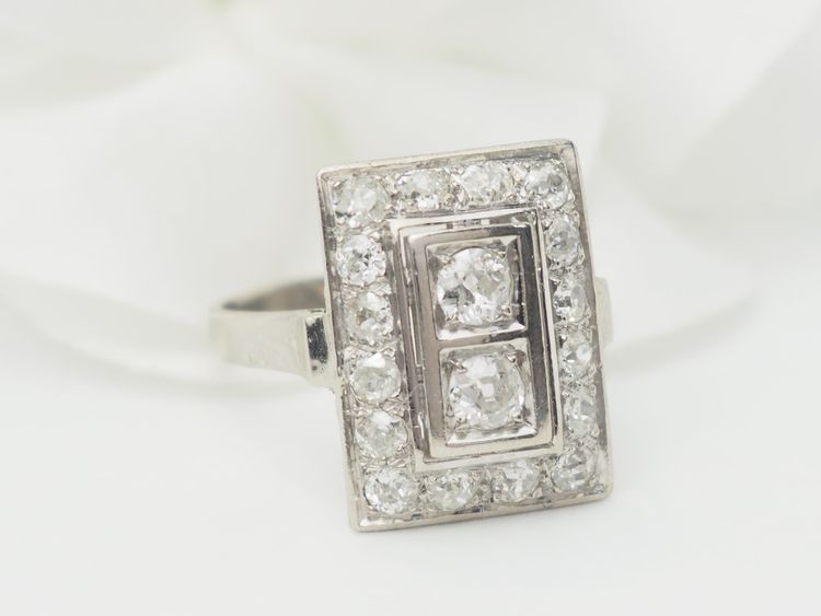 Art Deco ring in white gold and platinum, diamonds