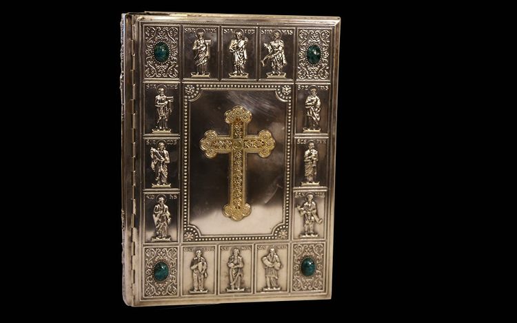 Couverture de bible  en métal argenté 