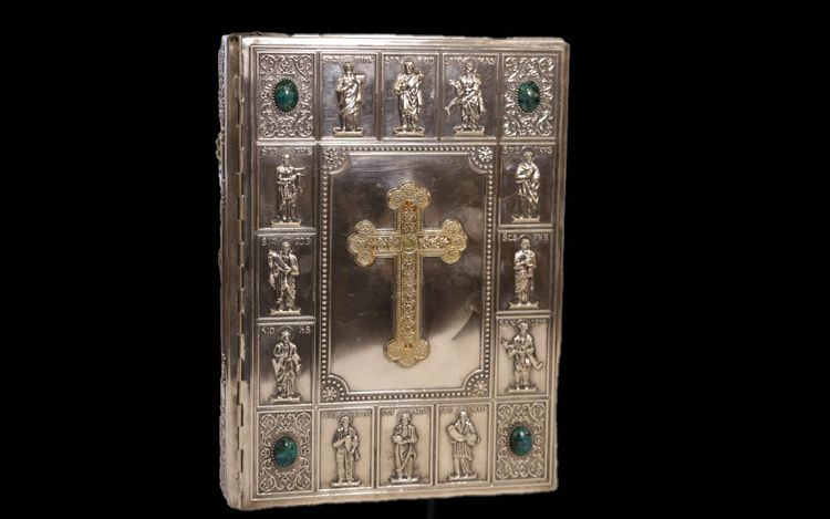 Couverture de bible  en métal argenté 