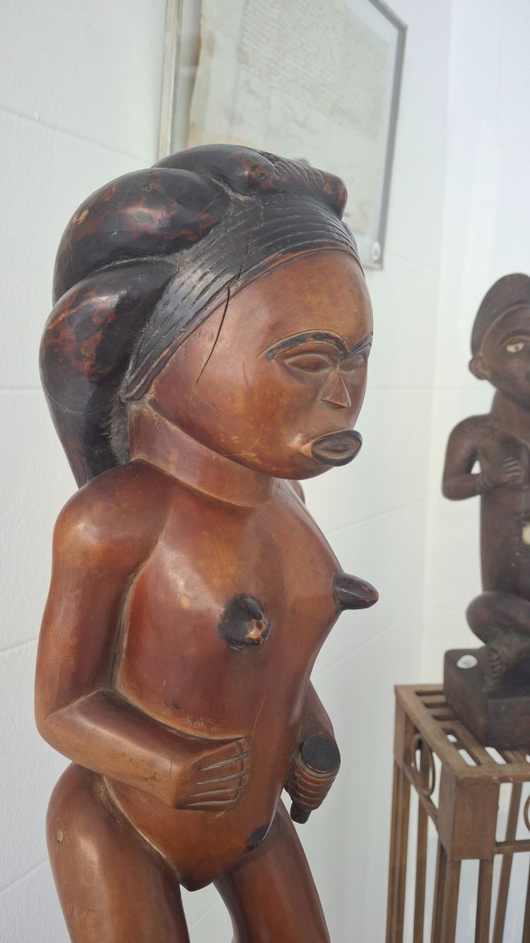 Statua di Chokwe dal Congo. ARTE PRIMARIA