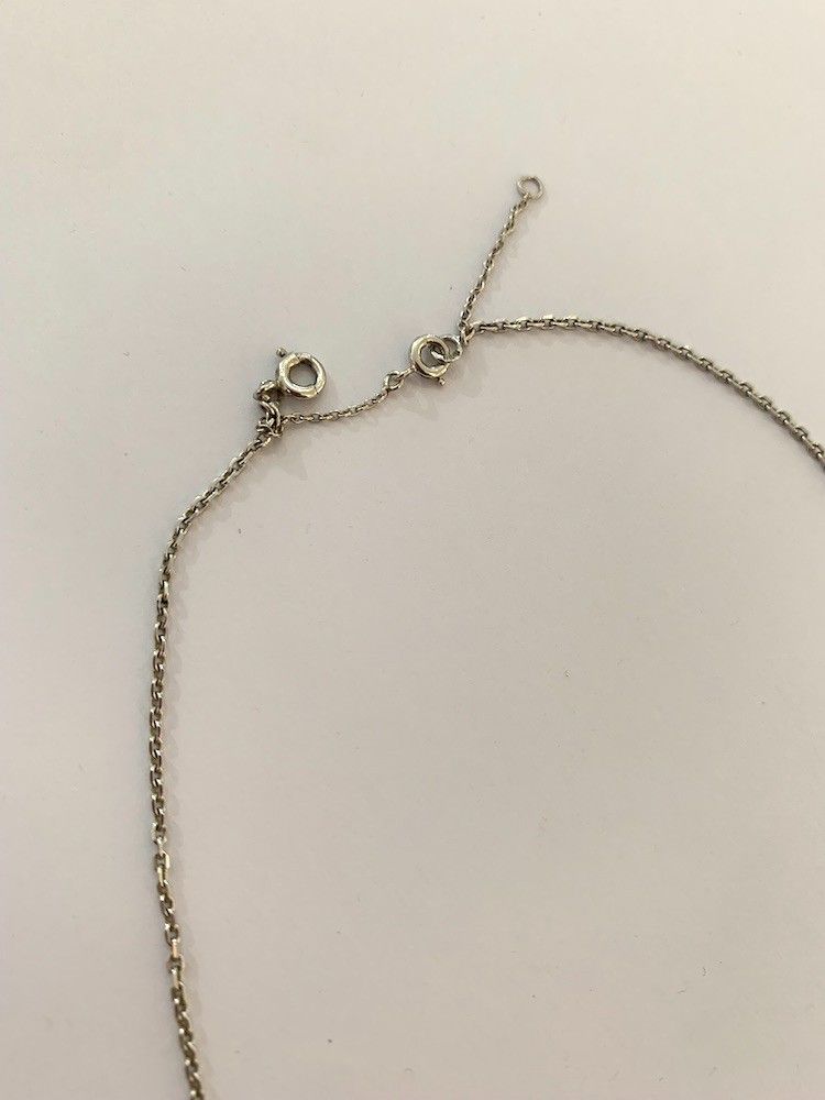 Collana in oro bianco con diamanti e zaffiri incastonati