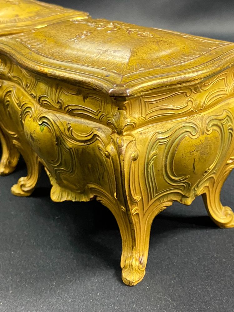 Coppia di portagioie in bronzo laccato giallo in stile Luigi XV, inizio XX secolo