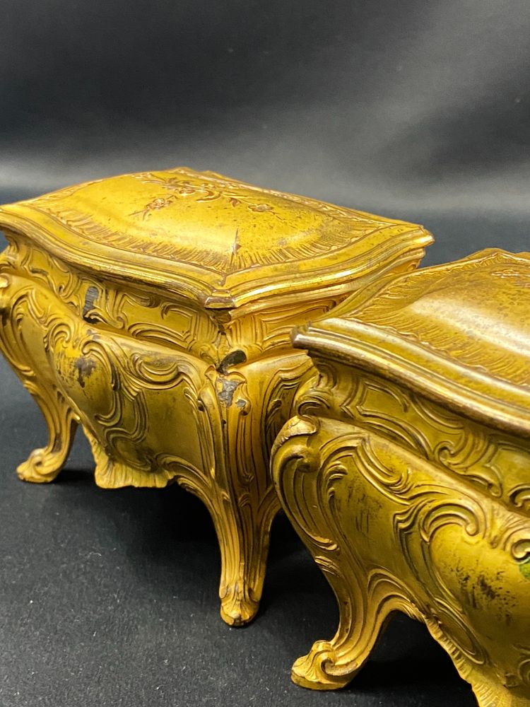Coppia di portagioie in bronzo laccato giallo in stile Luigi XV, inizio XX secolo