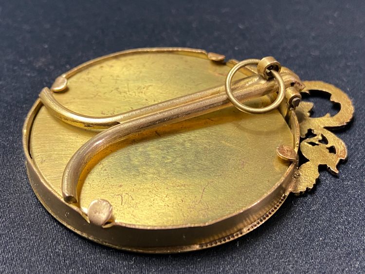 Cadre miniature à poser ou à suspendre en bronze doré fin XIXe style Louis XVI